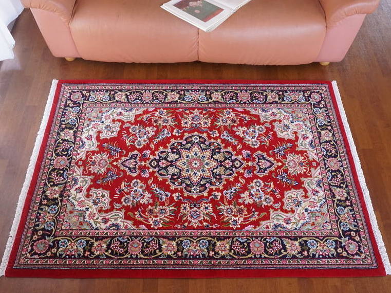 イラン産ペルシャ絨毯  高品質　手織り絨毯　ラグ151cm✖️112cm