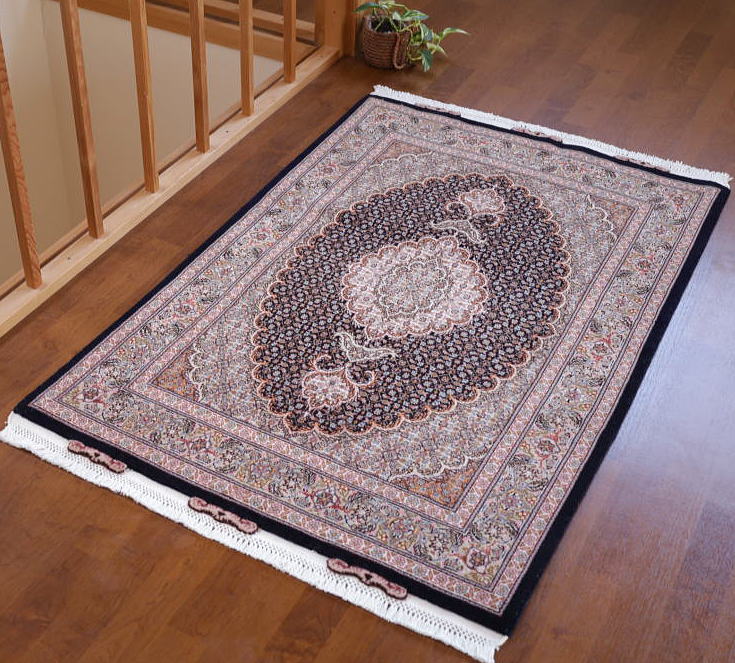 ペルシャ絨毯タブリーズ産100%手織本物シルクとウールサイズ200×154cm